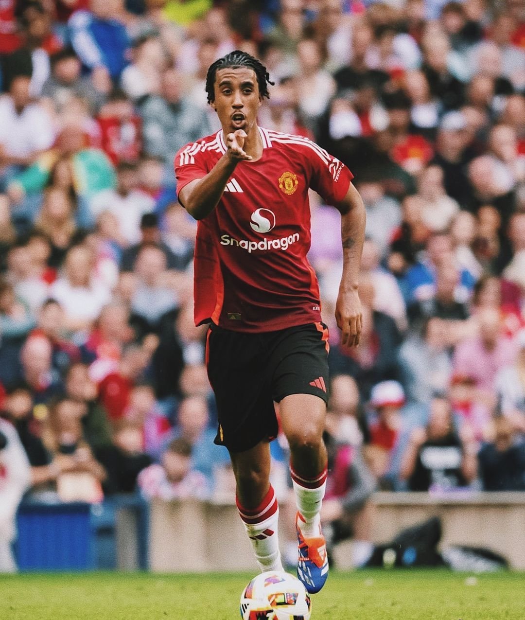 袭击李在明男子持30cm长刀猛刺 袭击李在明男子持30cm长刀猛刺