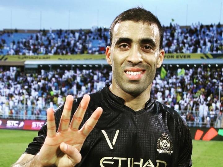 羽毛球比赛中允许双方队员挑战鹰眼