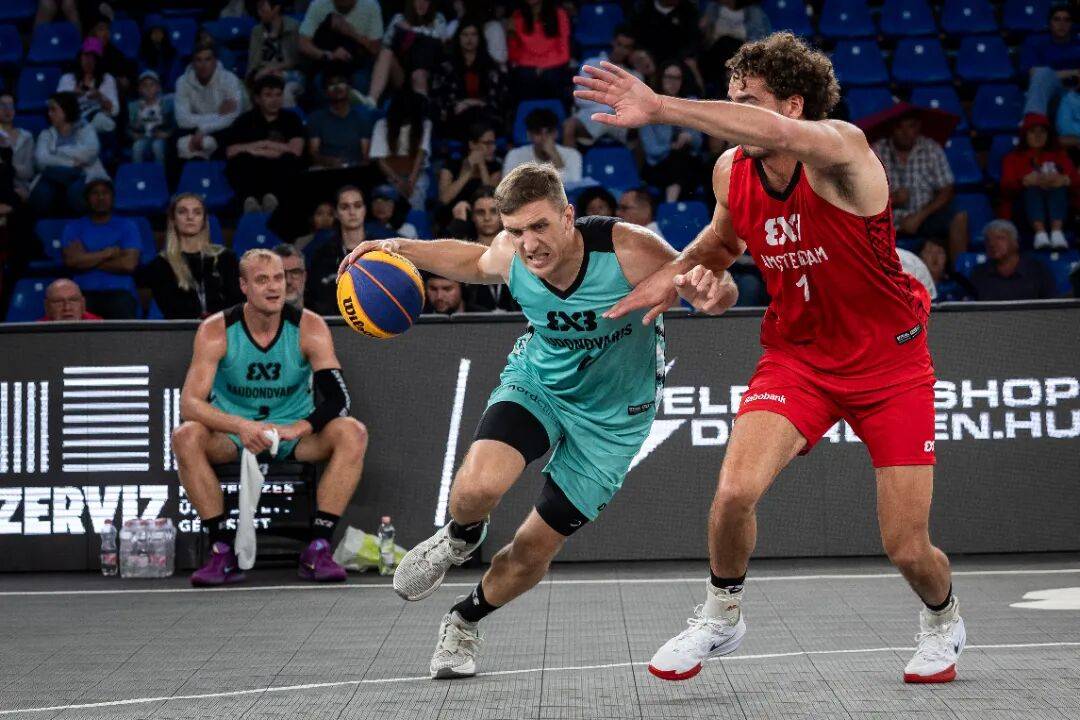 关于深圳男篮发布备战花絮，今晚官宣签约，欧篮联任务艰巨，年轻球员得到机会的信息